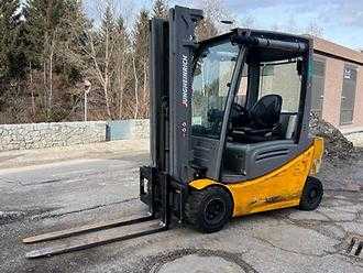 Used Forklift Truck JUNGHEINRICH EFG 320 - 464DZ ELEKTRO VIERRADFRONTSTAPLER (13055971) backdrop