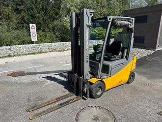 Used Forklift Truck JUNGHEINRICH EFG 320 - 464DZ ELEKTRO VIERRADFRONTSTAPLER (13064616) backdrop