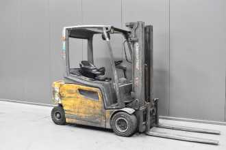 Used Forklift Truck JUNGHEINRICH EFG 320 /58565/ ELEKTRO VIERRADFRONTSTAPLER (13064975) backdrop