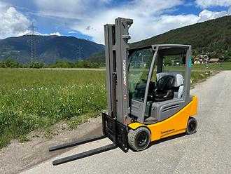 Used Forklift Truck JUNGHEINRICH EFG 320 - NEU * NEW  ELEKTRO VIERRADFRONTSTAPLER (13067265) backdrop