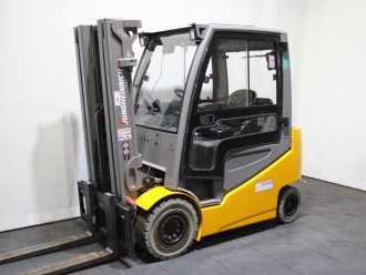 Used Forklift Truck JUNGHEINRICH EFG 425k GE 130-440DZ ELEKTRO VIERRADFRONTSTAPLER (12986118) backdrop