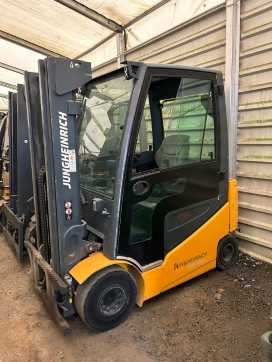 Used Forklift Truck JUNGHEINRICH EFG 425ks ELEKTRO VIERRADFRONTSTAPLER (13013304) backdrop