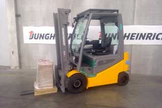 Used Forklift Truck JUNGHEINRICH EFG 430k SP GE 100-330 ZT ELEKTRO VIERRADFRONTSTAPLER (13001833) backdrop