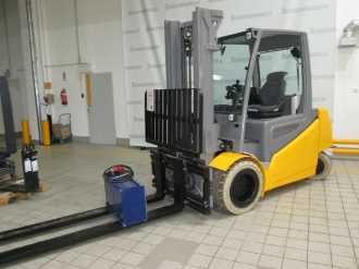 Used Forklift Truck JUNGHEINRICH EFG 550s MP ZVG 240-350 ZT ELEKTRO VIERRADFRONTSTAPLER (13038929) backdrop
