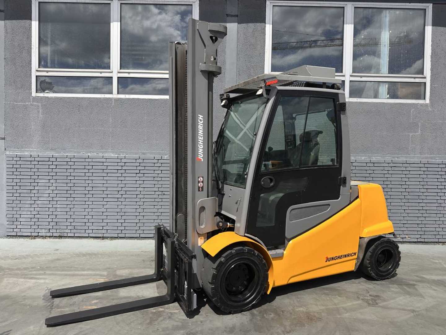 Used Forklift Truck JUNGHEINRICH EFG S 50 Baujahr 2019/Kabine /Heizung /3-4Ventil ELEKTRO VIERRADFRONTSTAPLER (13000986)