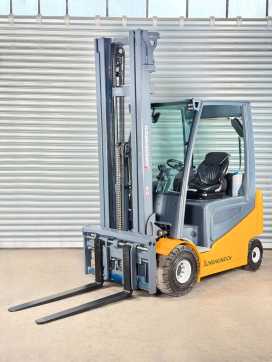 Used Forklift Truck JUNGHEINRICH EFG S30 EFG S30 - Service Neu - Batterie 84% - 7,5M Hub ELEKTRO VIERRADFRONTSTAPLER (12988332) backdrop