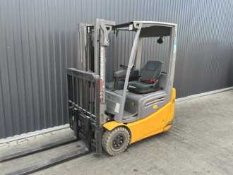 Used Forklift Truck JUNGHEINRICH EFG213 ELEKTRO DREIRADFRONTSTAPLER (13040095) backdrop