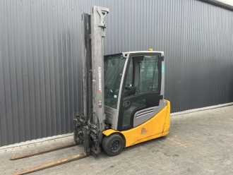 Used Forklift Truck JUNGHEINRICH EFG220 ELEKTRO DREIRADFRONTSTAPLER (13042973) backdrop