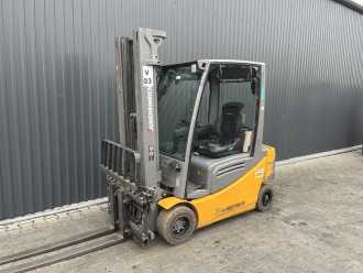 Used Forklift Truck JUNGHEINRICH EFG320 ELEKTRO VIERRADFRONTSTAPLER (13045033) backdrop