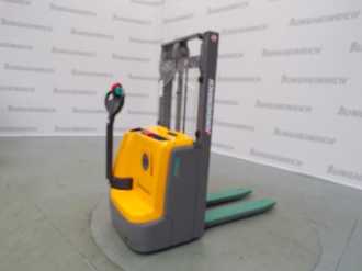 Used Forklift Truck JUNGHEINRICH EJC 110 Li 115-250 ZT ELEKTRO HOCHHUBWAGENDEICHSEL (13046655) backdrop