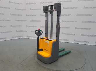 Used Forklift Truck JUNGHEINRICH EJC 112 115-360 ZT ELEKTRO HOCHHUBWAGENDEICHSEL (13060908) backdrop