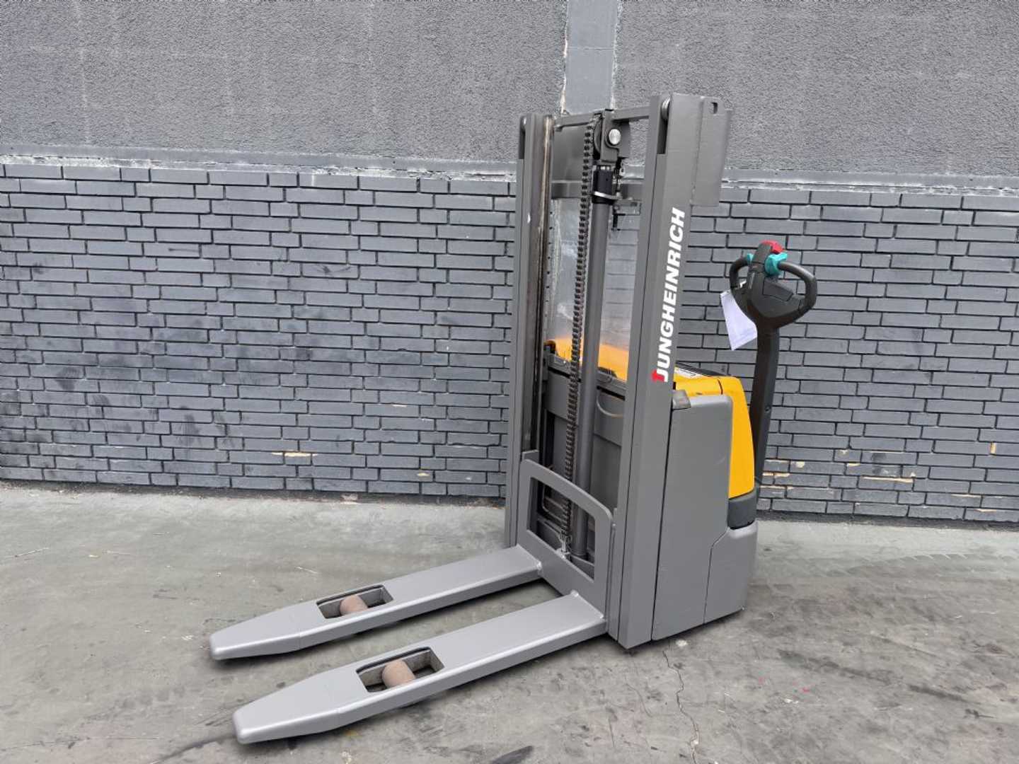 Used Forklift Truck JUNGHEINRICH EJC 112 Baujahr 2017 Hubhöhe 2,5M/ Stunden 2764 ELEKTRO HOCHHUBWAGENDEICHSEL (13074505)