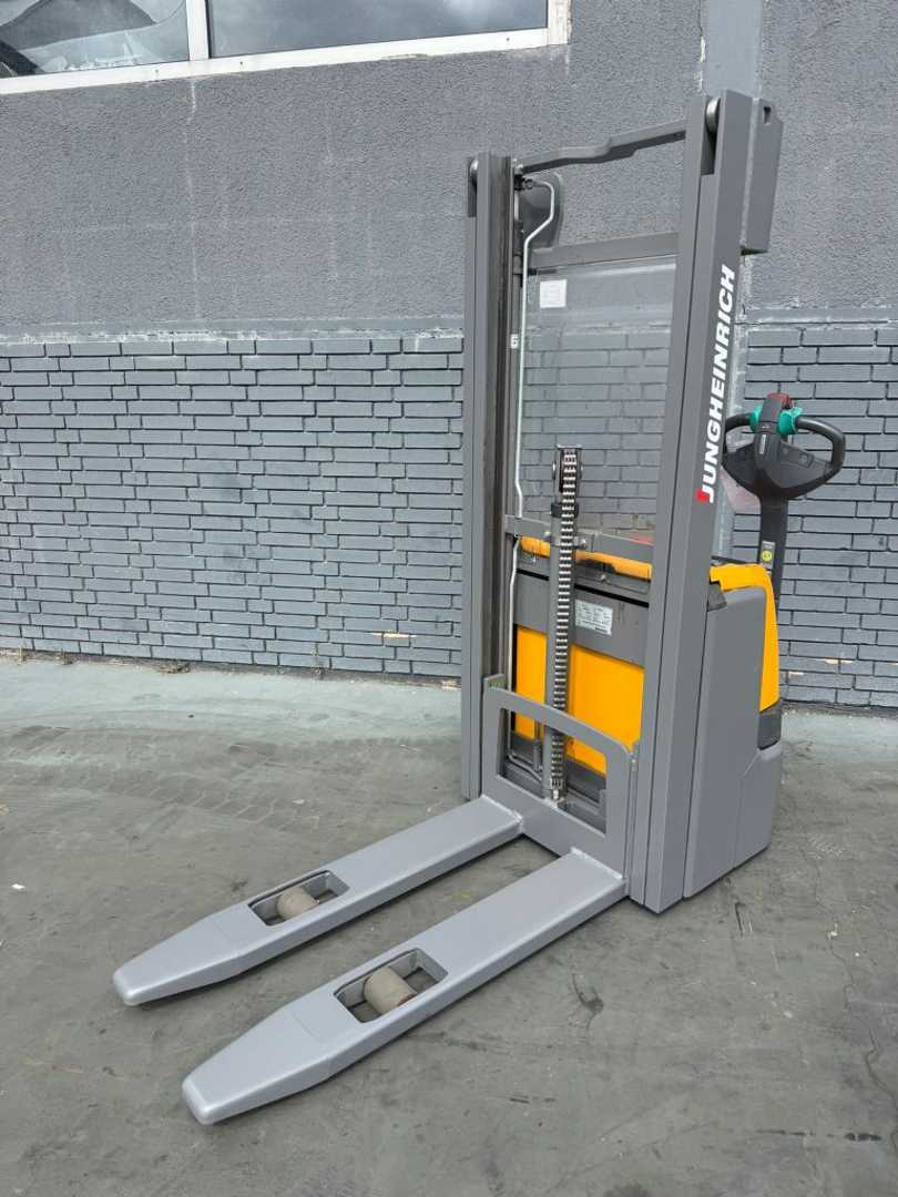 Used Forklift Truck JUNGHEINRICH EJC 112 Baujahr 2017 Hubhöhe 2900 Ladegerät Integriert ELEKTRO HOCHHUBWAGENDEICHSEL (13065995)