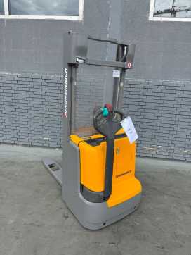 Used Forklift Truck JUNGHEINRICH EJC 112 Baujahr 2017 Hubhöhe 2900 Ladegerät Integriert ELEKTRO HOCHHUBWAGENDEICHSEL (13065995)