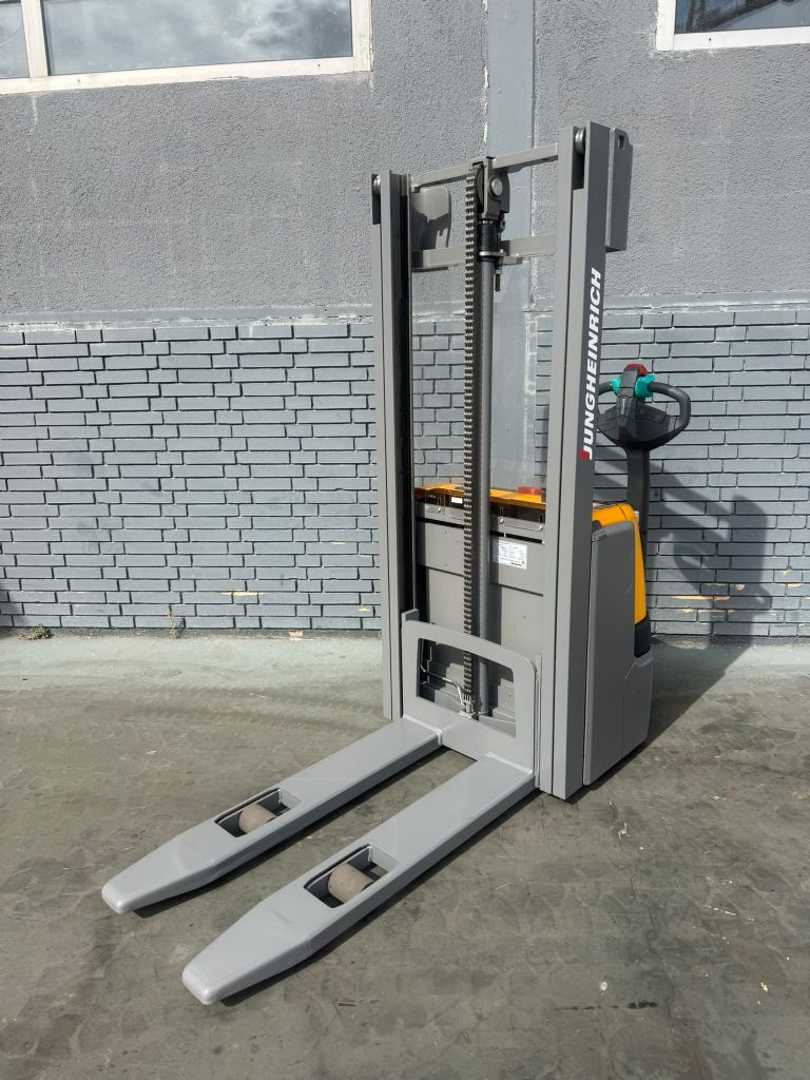 Used Forklift Truck JUNGHEINRICH EJC 112 Baujahr 2018 Hubhöhe 2900 Stunden 1382 ELEKTRO HOCHHUBWAGENDEICHSEL (13067051)