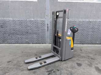 Used Forklift Truck JUNGHEINRICH EJC 112 Baujahr 2021HH 4,09M Stunden 241 TOP ZUSTAND ELEKTRO HOCHHUBWAGENDEICHSEL (13074503) backdrop