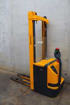 Used Forklift Truck JUNGHEINRICH EJC 12 360 ZT ELEKTRO HOCHHUBWAGENDEICHSEL (13063115) backdrop