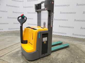 Used Forklift Truck JUNGHEINRICH EJC 212z G115-250ZZ JUNGSTARS ELEKTRO HOCHHUBWAGENDEICHSEL (12940109) backdrop