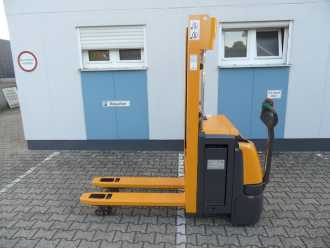 Used Forklift Truck JUNGHEINRICH EJC 212z - neue Batterie - Initialhub (Basishub) ELEKTRO HOCHHUBWAGENDEICHSEL (12851357) backdrop