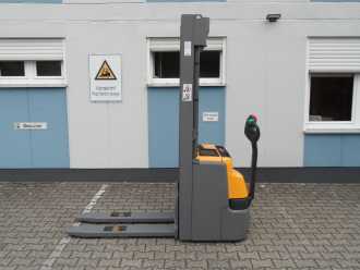 Used Forklift Truck JUNGHEINRICH EJC 214 - 5,35 m Triplex - 265 Stunden ELEKTRO HOCHHUBWAGENDEICHSEL (13053465) backdrop