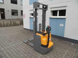 Used Forklift Truck JUNGHEINRICH EJC 214 - 5,35 m Triplex - 265 Stunden ELEKTRO HOCHHUBWAGENDEICHSEL (13053465)