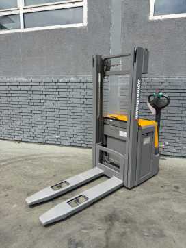 Used Forklift Truck JUNGHEINRICH EJC 214 Baujahr 2017 HH 2700 Akku 2016 ELEKTRO HOCHHUBWAGENDEICHSEL (13056875) backdrop