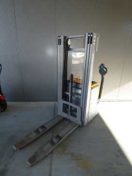 Used Forklift Truck JUNGHEINRICH EJC 214 ELEKTRO HOCHHUBWAGENDEICHSEL (13076054) backdrop