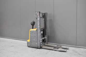 Used Forklift Truck JUNGHEINRICH EJC 216 /58554/ ELEKTRO HOCHHUBKOMMISSIONIERER (13066442) backdrop