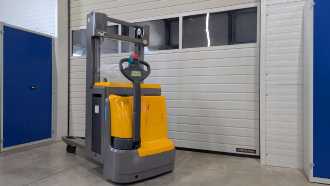 Used Forklift Truck JUNGHEINRICH EJC 216z 115 240 ZT ELEKTRO HOCHHUBWAGENDEICHSEL (13066537) backdrop