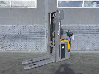 Used Forklift Truck JUNGHEINRICH EJC 220z Baujahr 2017 / Triplex 4,2M / TOP ZUSTAND ELEKTRO HOCHHUBWAGENDEICHSEL (13074926) backdrop