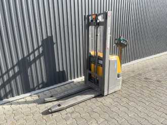 Used Forklift Truck JUNGHEINRICH EJC110 ELEKTRO HOCHHUBWAGENDEICHSEL (13012320) backdrop