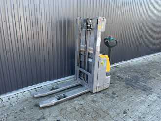 Used Forklift Truck JUNGHEINRICH EJC112 ELEKTRO HOCHHUBWAGENDEICHSEL (13065421) backdrop