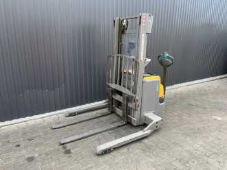 Used Forklift Truck JUNGHEINRICH EJC214b ELEKTRO HOCHHUBWAGENDEICHSEL (13040751) backdrop