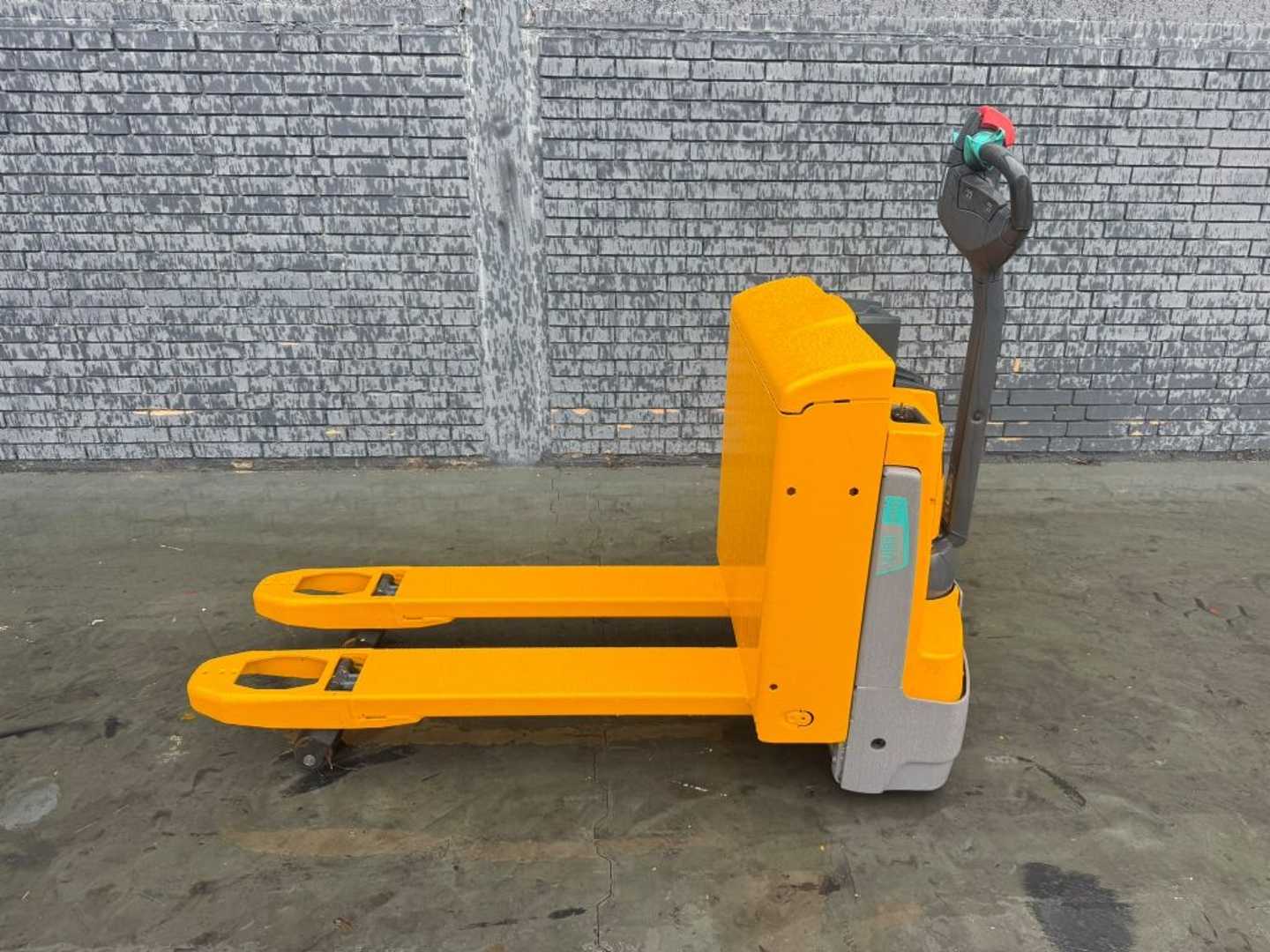 Used Forklift Truck JUNGHEINRICH EJE 116 Baujahr 2017/ Nur 431 Stunden Ladegerät Integriert ELEKTRO NIEDERHUBWAGENDEICHSEL (13074938)