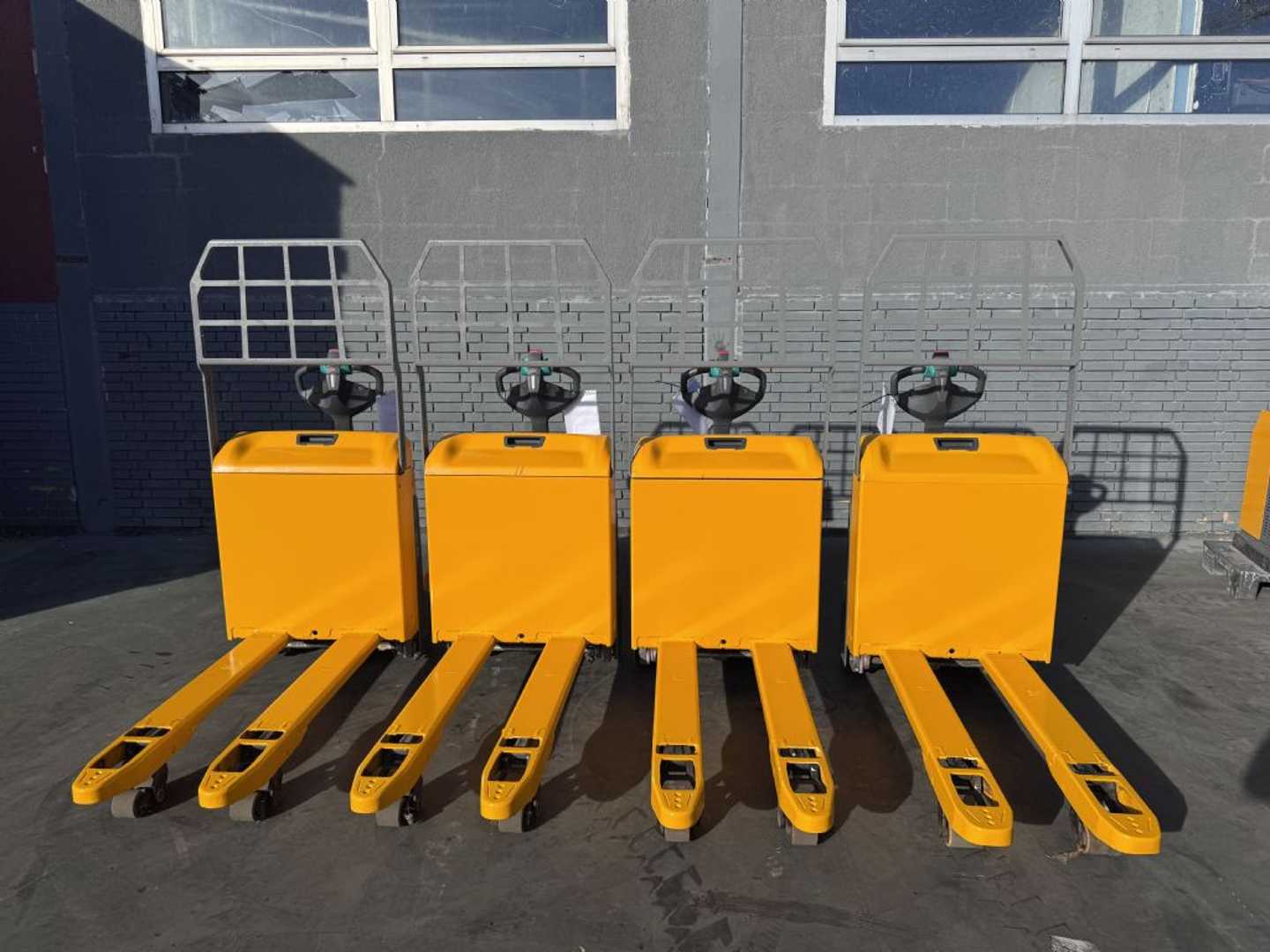 Used Forklift Truck JUNGHEINRICH EJE 116 Baujahr 2023/ Nur 532 Stunde/ 4 x Vorhanden ELEKTRO NIEDERHUBWAGENDEICHSEL (13076307)