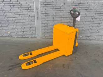Used Forklift Truck JUNGHEINRICH EJE 118 Baujahr 2014/ Stunden 498 Ladegerät integriert WEITERE NIEDERHUBWAGENDEICHSEL (13075989) backdrop