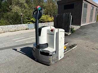 Used Forklift Truck JUNGHEINRICH EJE 220 ELEKTRO NIEDERHUBWAGENDEICHSEL (13071452) backdrop