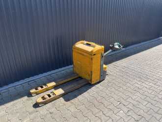 Used Forklift Truck JUNGHEINRICH EJE120 ELEKTRO NIEDERHUBWAGENDEICHSEL (13066302) backdrop
