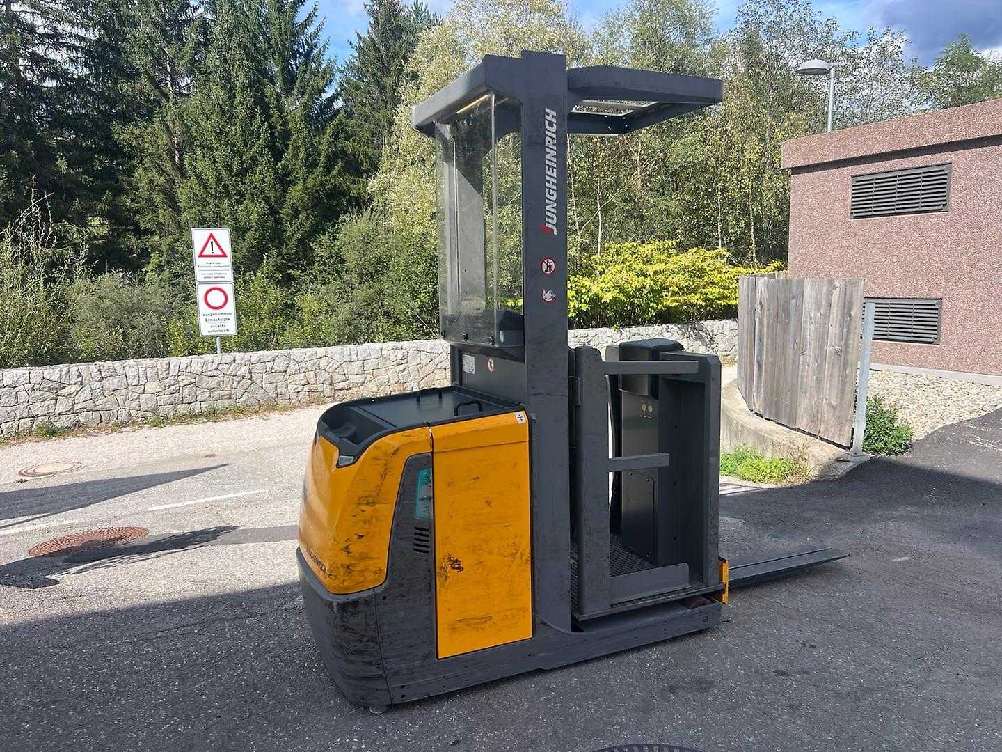 Used Forklift Truck JUNGHEINRICH EKS 110 - 160E ELEKTRO NIEDERHUBKOMMISSIONIERER (13068409)