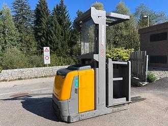 Used Forklift Truck JUNGHEINRICH EKS 110 - 280ZZ ELEKTRO MITTELHUBKOMMISSIONIERER (13068411) backdrop