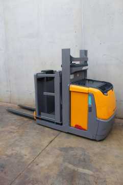 Used Forklift Truck JUNGHEINRICH EKS 110 Z 100E ELEKTRO HOCHHUBKOMMISSIONIERER (13051837) backdrop