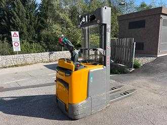 Used Forklift Truck JUNGHEINRICH ERC 212 - 430DZ ELEKTRO HOCHHUBWAGENFAHRERSTAND (13067444) backdrop