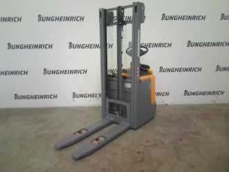 Used Forklift Truck JUNGHEINRICH ERC 212 KP 115-320 ZT ELEKTRO HOCHHUBWAGENFAHRERSTAND (13043192) backdrop