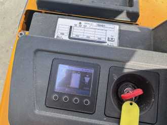 Used Forklift Truck JUNGHEINRICH ERC 214 Baujahr 2022 Stunden 5023 Akku 2022 ELEKTRO HOCHHUBWAGENDEICHSEL (13068328)