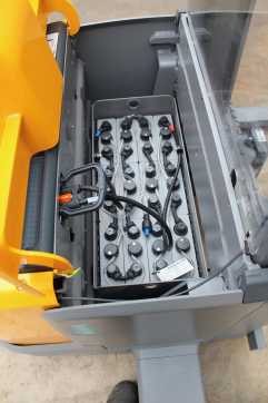 Used Forklift Truck JUNGHEINRICH ERC 214b 290 ZT ELEKTRO HOCHHUBWAGENDEICHSEL (13071081)