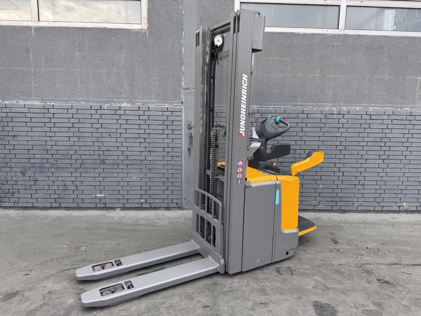 Used Forklift Truck JUNGHEINRICH ERC 214z Baujahr 2021/ HH 5,35M NEUWERTIG ELEKTRO HOCHHUBWAGENDEICHSEL (13074500)