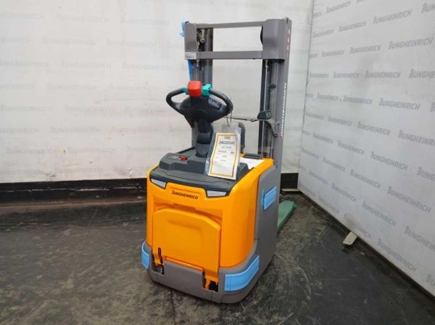 Used Forklift Truck JUNGHEINRICH ERC 216 KP 115 420 DZ ELEKTRO HOCHHUBWAGENFAHRERSTAND (13074082)