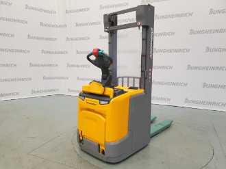 Used Forklift Truck JUNGHEINRICH ERC 216 Li KP 115-310 ZT ELEKTRO HOCHHUBWAGENFAHRERSTAND (13073729) backdrop