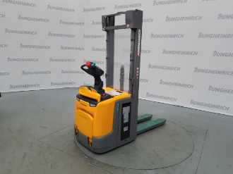 Used Forklift Truck JUNGHEINRICH ERC 216z KP 115-350 ZZ ELEKTRO HOCHHUBWAGENFAHRERSTAND (13068950) backdrop