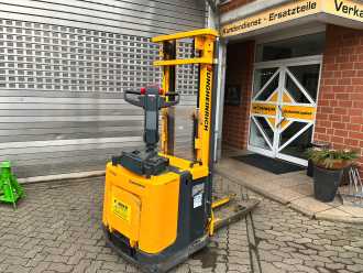Used Forklift Truck JUNGHEINRICH ERC14 ELEKTRO HOCHHUBWAGENDEICHSEL (12852214) backdrop